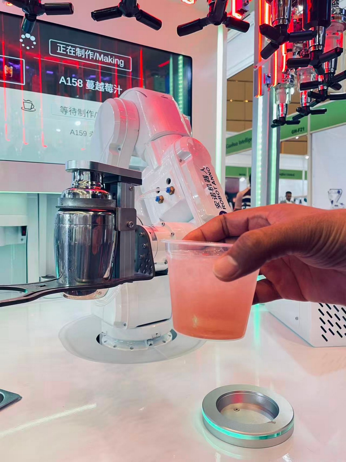 Inumin Hd Awtomatikong bartender - Robot bartender beverage machine na may ...