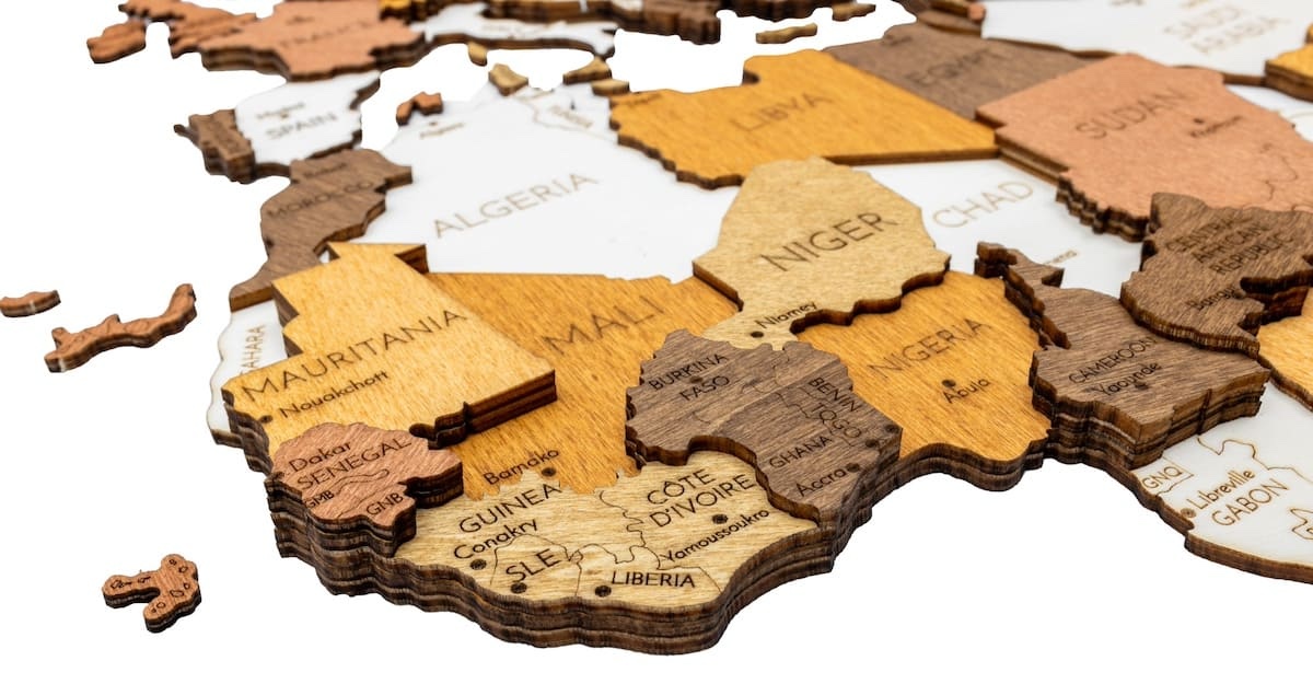 map map3★エイトン　ベージュとブラウン２点セット 3D LED Wooden World Map 2.0 Gold | Enjoy The Wood