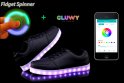 Sneakers hitam bercahaya LED - aplikasi mudah alih untuk menukar warna