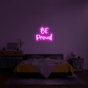 Lys LED neon 3D skilt på veggen - BE Proud 100 cm