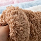 Calcetines mullidos y cálidos con forma de osito de peluche para mujer, ideales para estar en casa.