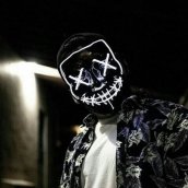 Halloweeni LED-mask vilgub – puhastamine (valge)