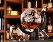 Globe dekanter hajóval - Whisky kancsó fa állvánnyal + 4 pohár + 9 kő