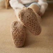 Calcetines mullidos y cálidos con forma de osito de peluche para mujer, ideales para estar en casa.