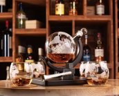 Globe dekanter hajóval - Whisky kancsó fa állvánnyal + 4 pohár + 9 kő