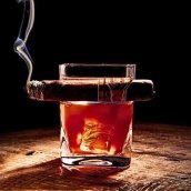 Whiskey glas - unieke bourbon glazen beker met sigarenhouder 260ml