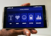 T-shirt LED con testo programmabile tramite smartphone - GLUWY