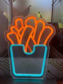 Hasábburgonya - Gyorsétterem - LED neon világító logó a falon