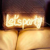 LETS PARTY - светодиодная неоновая рекламная вывеска неоновый логотип светится
