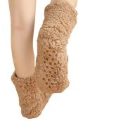 Calcetines mullidos y cálidos con forma de osito de peluche para mujer, ideales para estar en casa.