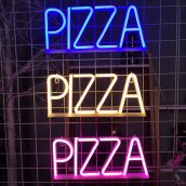PIZZA - Banner com logotipo publicitário em néon com luz LED na parede