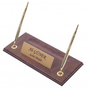 Raštinės rašiklių stovas odinis rudas pagrindas su auksine vardine lentele + 2 auksiniai rašikliai