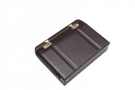 Porte-documents en cuir pour homme - un accessoire de luxe pour homme d'affaires