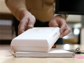 Kotak kunci brankas mini untuk uang dan barang berharga - Brankas portabel dengan alarm (aplikasi seluler) - UpLock Evolution