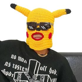 Masque d'Halloween PIKACHU - Masque visage et tête Pikachu avec oreilles et lunettes jaune tricoté
