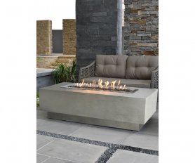 Газова камина - външна камина с маса за градина или тераса от бетон
