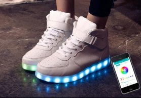 Zapatos de las zapatillas de deporte blancas LED -