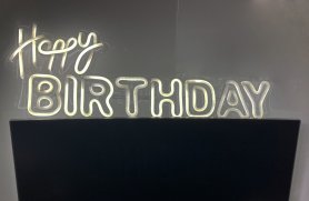 Happy BIRTHDAY - LED nápis svietiaci Neon na stenu visiaci