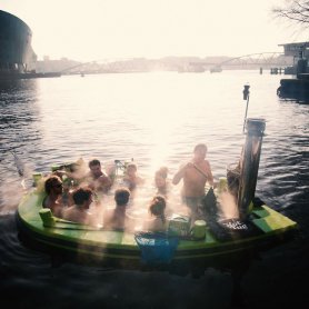 Hot bath in a boat - Hot Tug