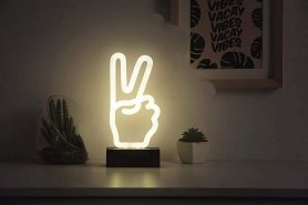 Svítící neonové LED logo na podstavci - Ruka symbol míru