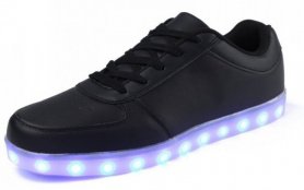 Giày thể thao màu đen phát sáng LED - một ứng dụng di động để thay đổi màu sắc