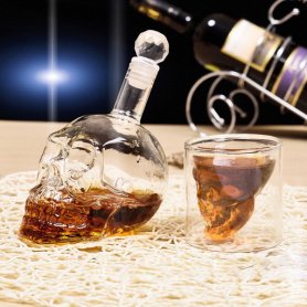 Set na whisky - Sklenená karafa na alkohol v tvare LEBKY objem 1L