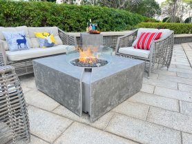 Gaskamin - Outdoor Propangas-Betonfeuerstelle + Tisch 106x102 cm - BURNEO grau