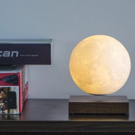 Levitating moon lamp - 360 ° flydende måne nattelys