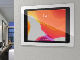 Seinälle asennettu ipad-telakointiasema iPadin lataamiseen 10,2–10,5" (valkoinen)