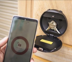 Miniaturowe pudełko zabezpieczające PIN Smart lock (sejf) na klucze + Wi-Fi + Aplikacja Bluetooth na smartfonie