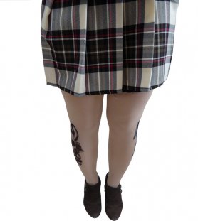 Pantyhouse na may mga tattoo - bungo