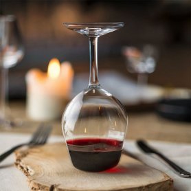 Obrácená sklenice na víno naopak - objem 350 ml