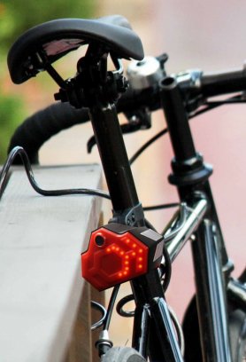 Zadné svetlo na bicykel s kamerou FULL HD multifunkčné + funkcia smeroviek