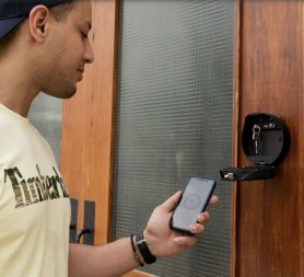 Boîte à clés - Boîte de sécurité Wi-Fi intelligente (coffre-fort) pour clés + code PIN + application Bluetooth sur smartphone