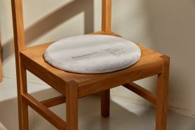 Θερμαινόμενο μαξιλαράκι καθίσματος με memory foam σουέτ στρογγυλό 37cm - για θέρμανση USB έως 50°C