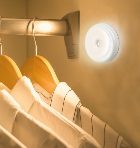 Stick-on LED-rund lampa som drivs av 3x 1,5V AAA-batterier + rörelsesensor