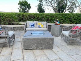 Gaskamin - Outdoor Propangas-Betonfeuerstelle + Tisch 106x102 cm - BURNEO grau