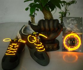 Tali sepatu LED -kuning