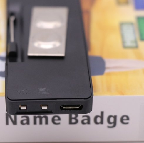 LEDネームタグ（バッジ）ブルー スマートフォンAPP経由のBluetooth制御