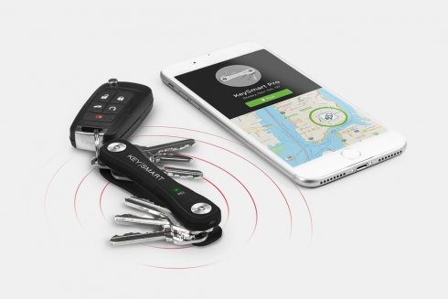 KeySmart Pro - avainjärjestäjä, jossa GPS-paikannin ja LED-valo