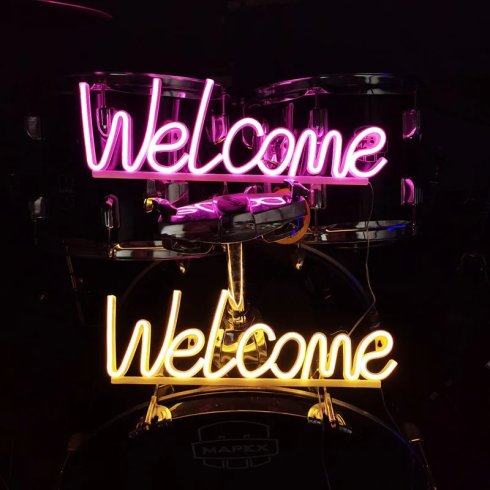 WELCOME- Svietiaci LED neonový nápis na stenu