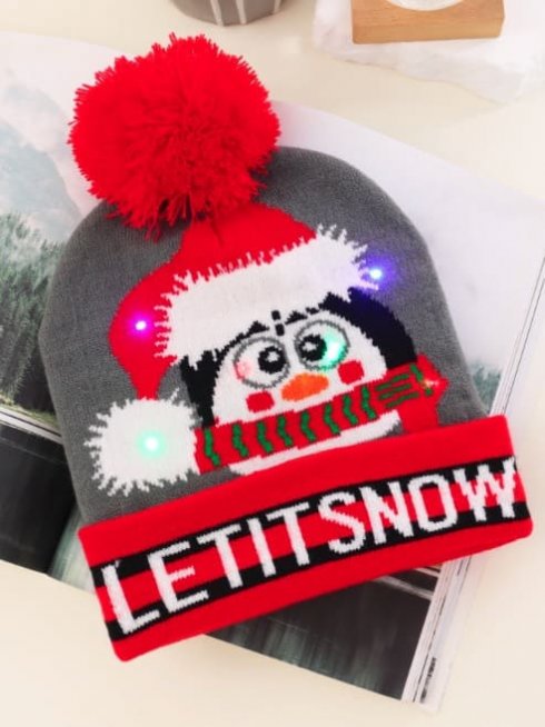 Naka-knitted na sumbrero - christmas beanie na may pom pom light up na may LED - LET IT SNOW