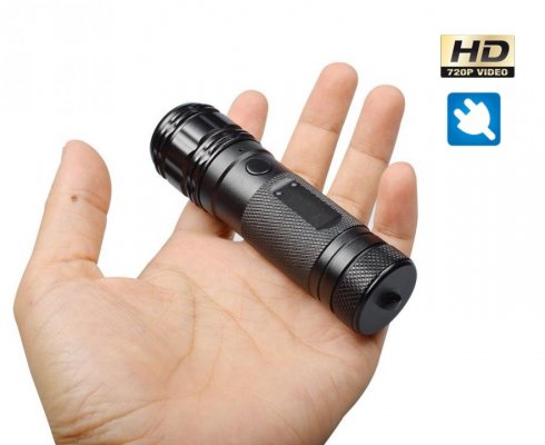 HD Spy Camera sa kamay sa hugis ng flashlight