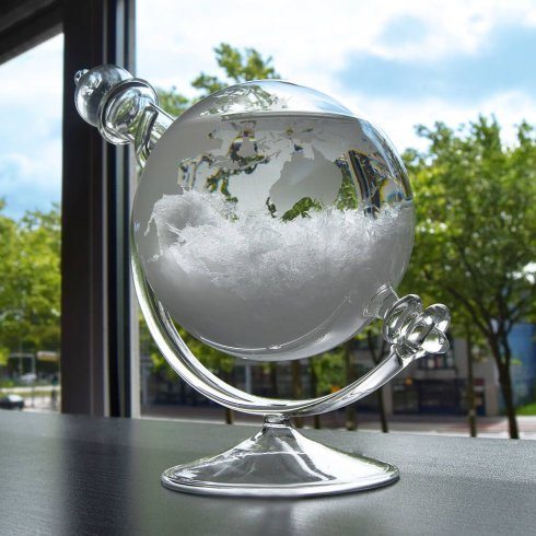 Vremenska prognoza na globusu - meteorološki ukras od stakla za predviđanje oluje