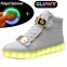 Sapatos LED piscando - branco e dourado
