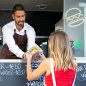 Werbung LED-beleuchtetes Neon-Logo an der Wand - BURGER