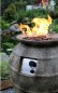 Chimenea de gas en el jardín o en la terraza - recipiente antiguo o barril (hormigón colado)