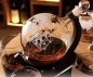 Decantor glob cu navă - Set carafe pentru whisky cu suport din lemn + 4 pahare + 9 pietre