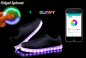 LED leuchtende schwarze Turnschuhe - eine mobile Anwendung zu ändern, Farben