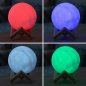 Noční lampa MOON (Měsíc) 3D - LED noční světlo s podstavcem a ovladačem 16 barev